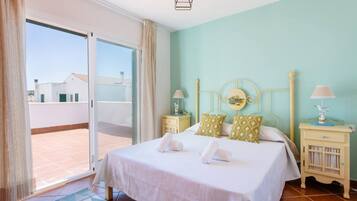 4 slaapkamers, een bureau, een strijkplank/strijkijzer, wifi