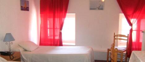 Decoración personalizada, muebles diferentes y wifi gratis