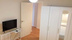 2 soverom, strykejern/-brett, wi-fi (inkludert) og sengetøy