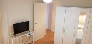 2 slaapkamers, een strijkplank/strijkijzer, gratis wifi, beddengoed