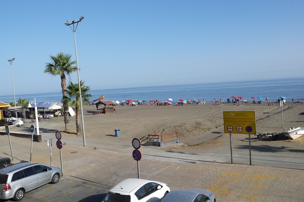 Na praia, espreguiçadeiras