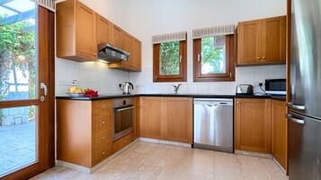 Villa | Private kitchen | Full-size fridge, microwave, oven, stovetop