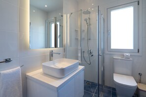 Villa | Bathroom | Towels - 3 bedroom Villa Lara 11 with 10x5m private pool, within walking distance to resort village square (Kouklia)