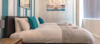 Comfortable Swindon 2 bedroom Town Centre Apartment with en-suite, FREE Parking