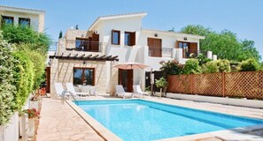 Exterior - Beautiful 2 Bedroom Villa Proteus HG29 with private pool and pretty golf course views, Short walk to resort village square on Aphrodite Hills (Kouklia)