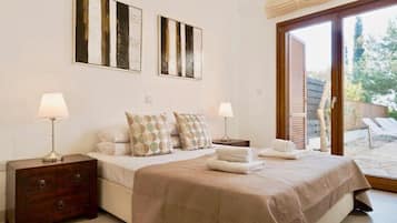 2 bedrooms, iron/ironing board, cots/infant beds, travel cot