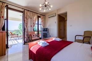 Villa, 3 habitaciones, alberca privada | 3 habitaciones, escritorio, tabla de planchar con plancha y cunas 