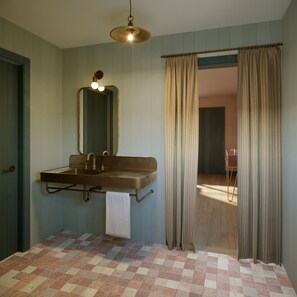 Standard King | Bagno | Set di cortesia firmato, asciugacapelli, asciugamani, sapone