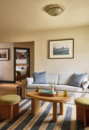 Suite, Multiple Beds | Living area | 32-inch flat-screen TV with cable channels, TV, table tennis
