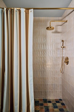 Room, 1 King Bed, Accessible | Bathroom | Shower, rainfall showerhead, designer toiletries, hair dryer