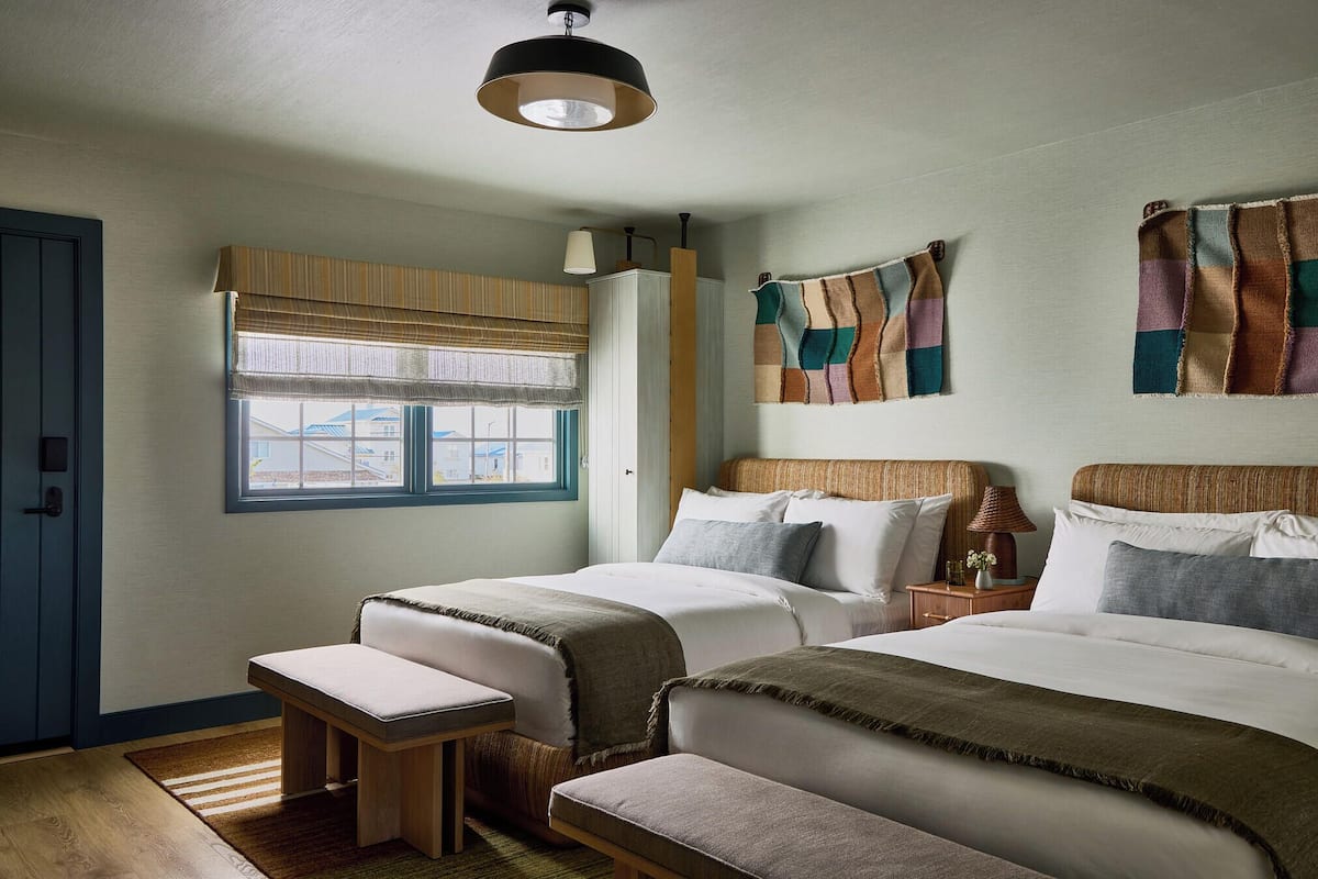 Egyptian cotton sheets, premium bedding, down comforters, pillowtop beds