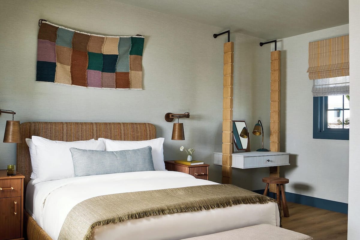 Egyptian cotton sheets, premium bedding, down comforters, pillowtop beds