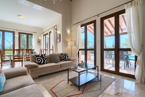 Villa, 3 chambres, piscine privée | Coin séjour