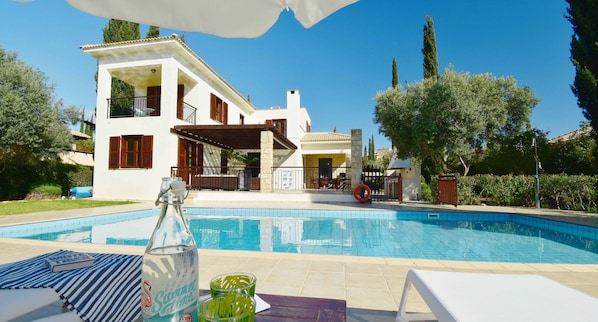 Outdoor dining - 3 bedroom Villa Tala 67 with private pool and golf course views, Great for families, near Aphrodite Hills Resort village (Kouklia)