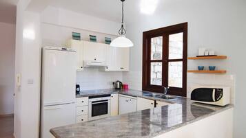 Villa, 3 Bedrooms, Private Pool | Private kitchen | Full-size fridge, microwave, oven, stovetop