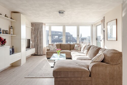 Sunny Spacious Apartment De Bijenkorf