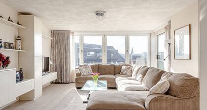 Sunny Spacious Apartment De Bijenkorf