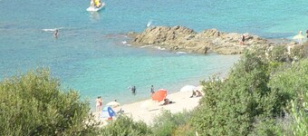 Apartamento de 1 dormitorio en villa, tranquilo, vista al mar, cerca de playas y centro de la ciudad