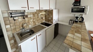 Private kitchen - LA FREGATE SEA VIEW STUDIO (LE LAVANDOU)