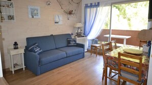 Living area - AIR-CONDITIONED APARTMENT LES RIVES DE LA FAVIERE (BORMES-LES-MIMOSAS)