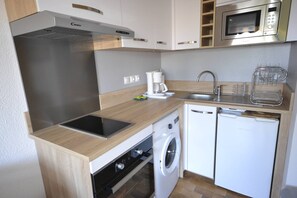 Kühlschrank, Kochgeschirr/Geschirr/Besteck