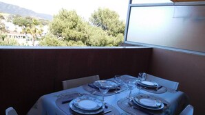 Outdoor dining - APPARTEMENT LES RIVES DE LA FAVIERE (BORMES-LES-MIMOSAS)