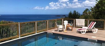 En Guadalupe en Bouillante Bungalow, el lobo blanco de las cabañas encaramadas