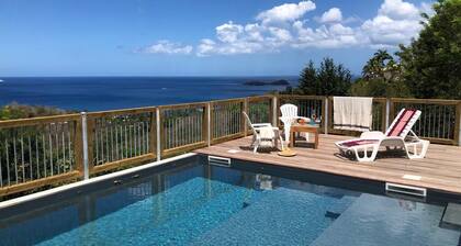 En Guadeloupe à Bouillante Bungalow le Loup Blanc des Cabanes Perchées