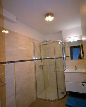 Bathroom - APARTMENT  AIR CONDITIONING SWIMMING POOL ON THE ROOF (BORMES-LES-MIMOSAS)