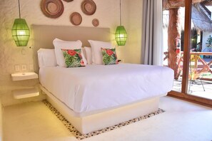 Premium bedding, Tempur-Pedic beds, minibar, in-room safe