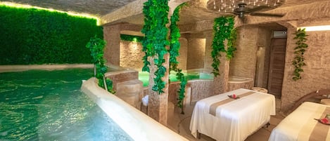 Behandlingsrum för par, bubbelpool, ångbastu och kroppsbehandlingar