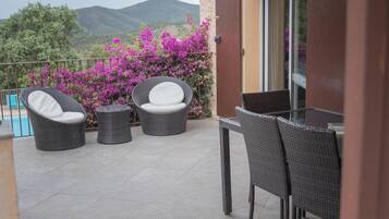 Phòng 4 Cao cấp, hiên (La Laura) | Hiên