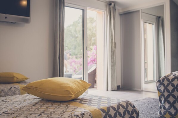 Quarto quádruplo superluxo, terraço (La Laura) | Cofres nos quartos, individualmente decorados