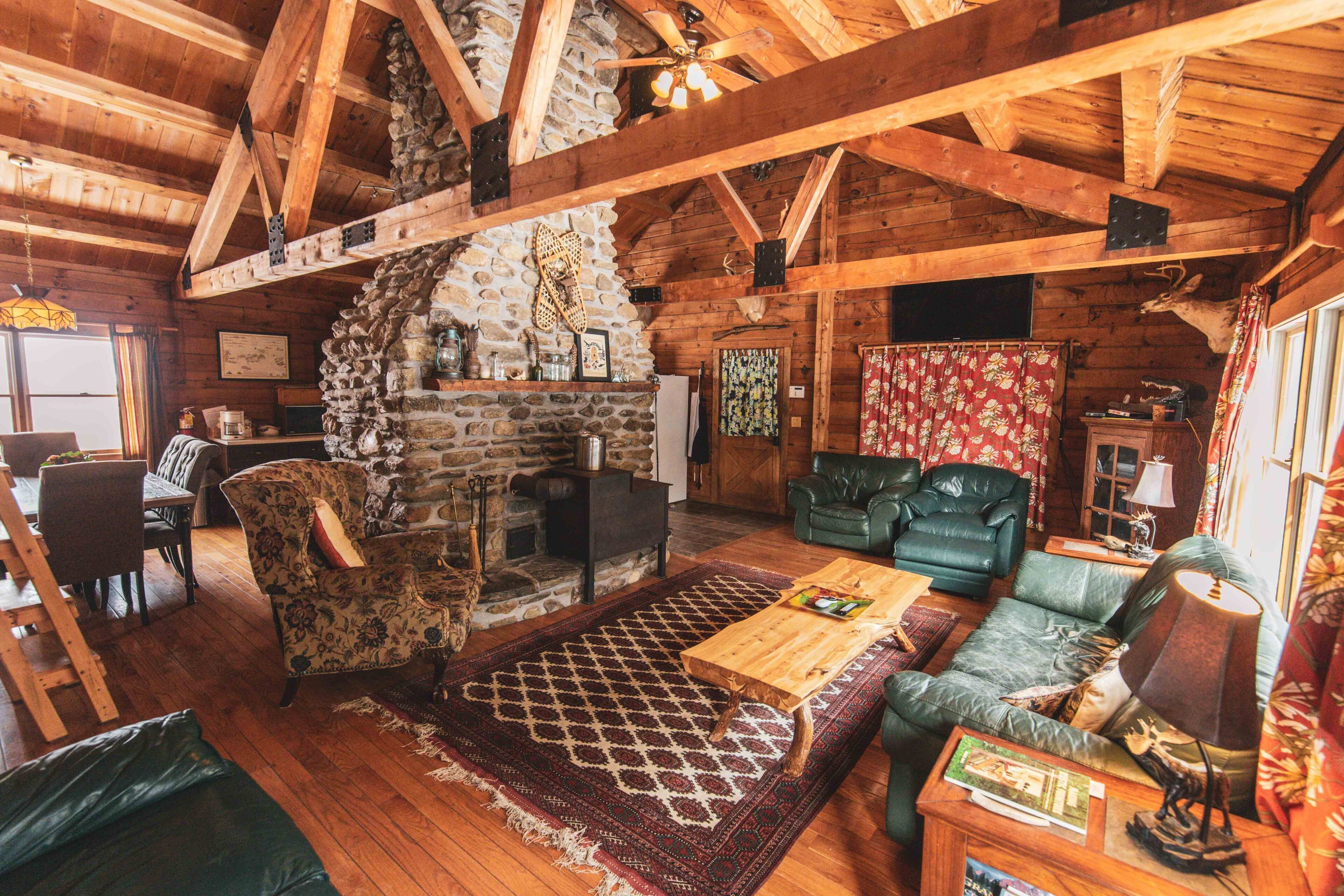 Beautiful 3bd + Loft Log Cabin in Lakeside All Inclusive Resort
