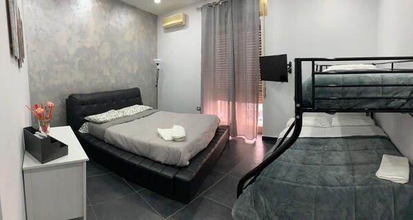 ファミリー ルーム | 1 室のベッドルーム、デスク、可動式ベッド、WiFi (無料)