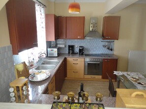 Fridge, microwave, oven, coffee/tea maker