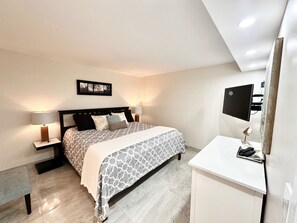 2 bedrooms, in-room safe, desk, iron/ironing board