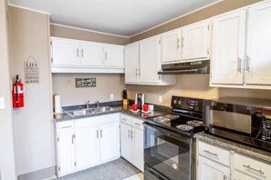 Fridge, microwave, oven, coffee/tea maker