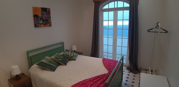 2 bedrooms, iron/ironing board, travel cot, WiFi