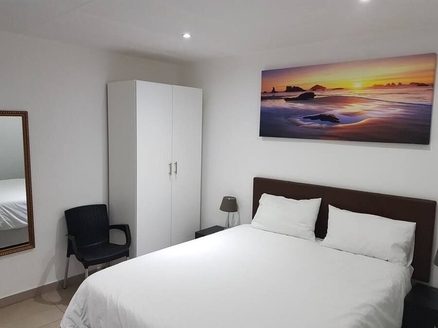 Standard Room | Premium bedding, iron/ironing board, free WiFi, bed sheets