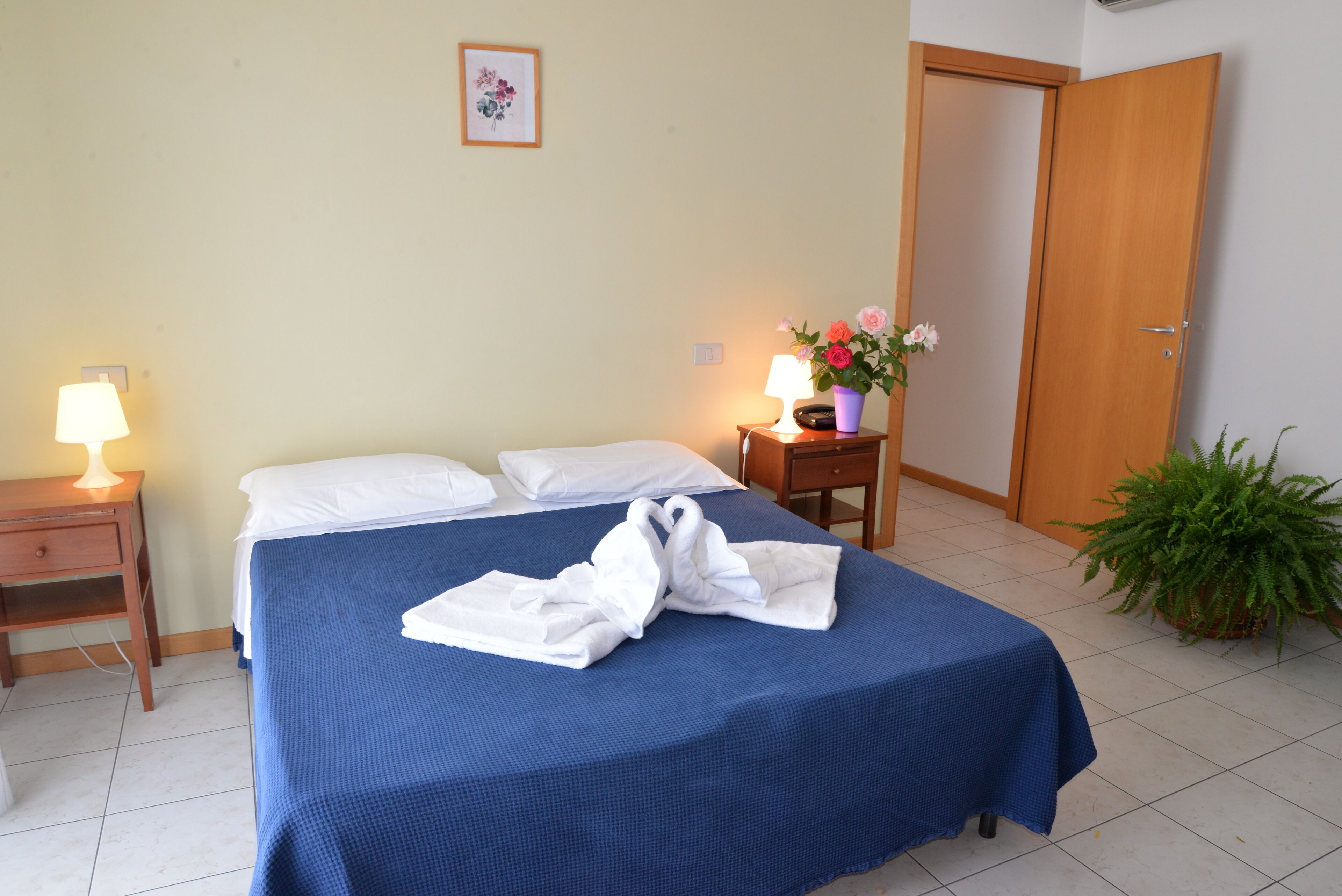 1 bedroom, internet, bed sheets