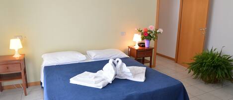 1 bedroom, internet, bed sheets