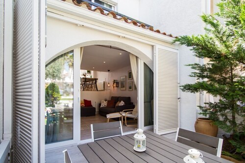 Club Villamar - Nice semi-detached holiday home with a big communal pool.