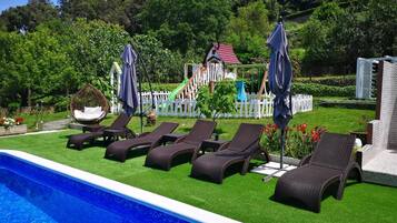 Outdoor pool, free pool cabanas, pool umbrellas