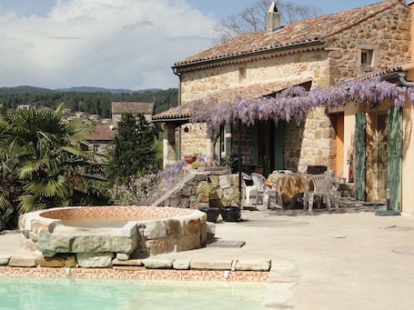 Outdoor pool, a heated pool. Suite 2 blue rooms