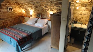 2 bedrooms, WiFi, bed sheets