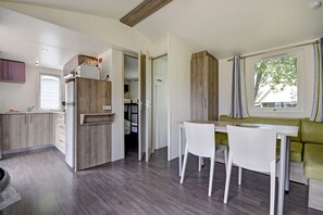 Mobile Home, 3 chambres, salle de bains privée | Coin séjour