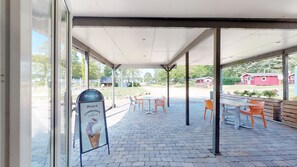 Khu ẩm thực ngoài trời