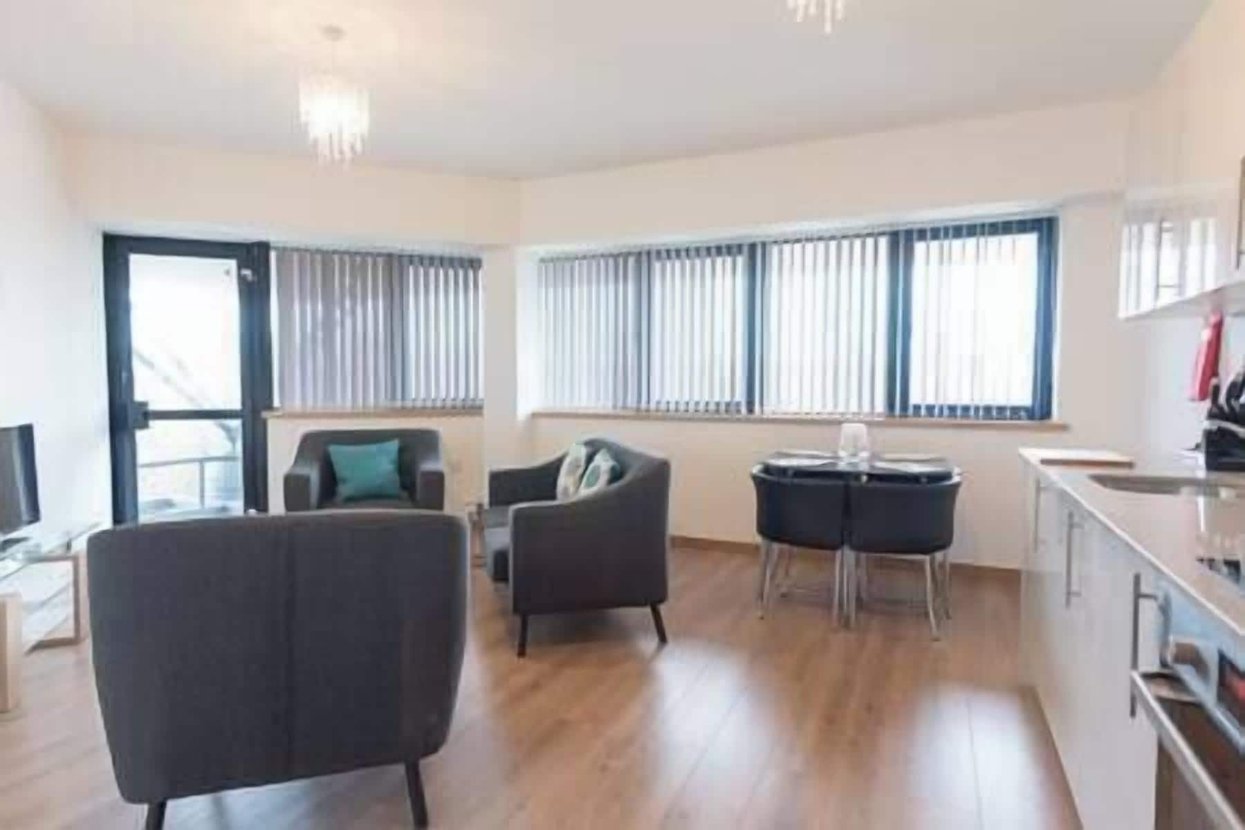 Comfortable Swindon 2 Bedroom Apartment, Free Parking - 斯文敦