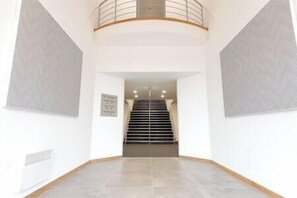 Interior - Comfortable Modern Apartment in Swindon, FREE parking sleeps up to 4 (Swindon)